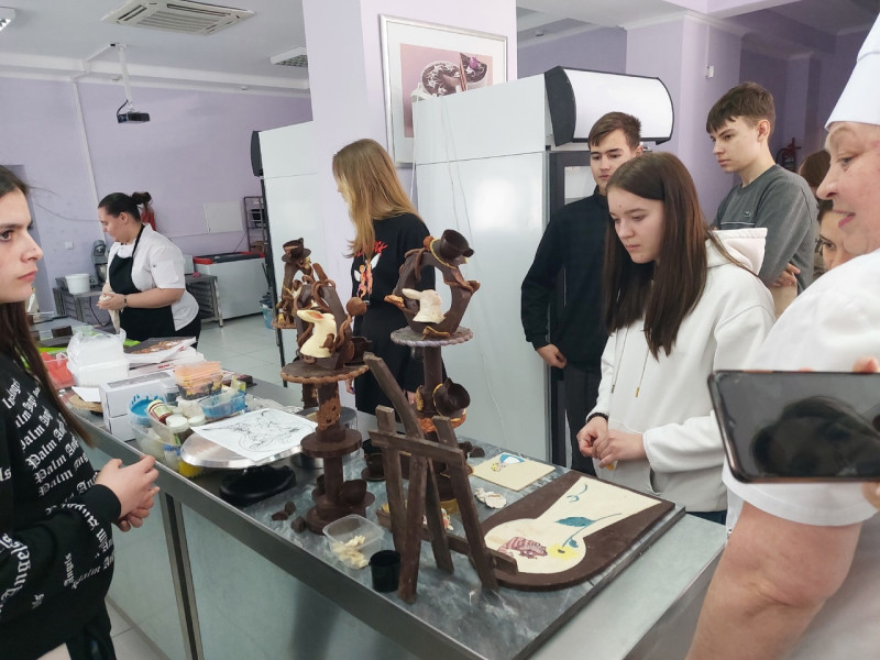 17 апреля обучающиеся Центра &quot;Точка роста&quot; посетили ГБПОУ &quot;Ставропольский колледж сервисных технологий и коммерции&quot;..